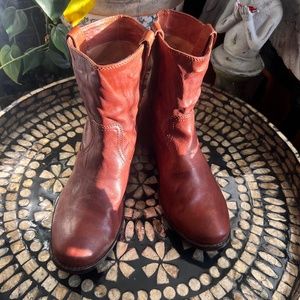 FRYE 🤠 Pull On Short Leather Roper Ankle Boots Women’s Sz 9.5 Brown